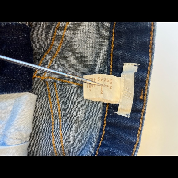 Denim H&M Distressed Shorts - Picture 3 of 3